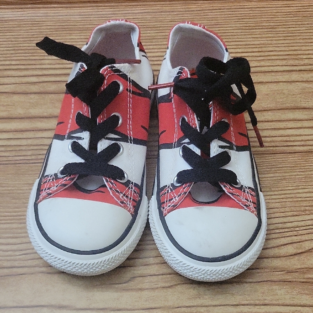 Converse Cat In Yhe Hat Kids Red and White Sneakers
